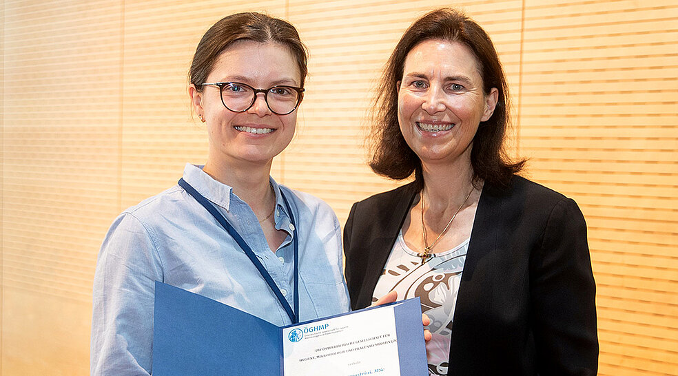 Lena Campostrini und Prof. Monika Ehling-Schulz