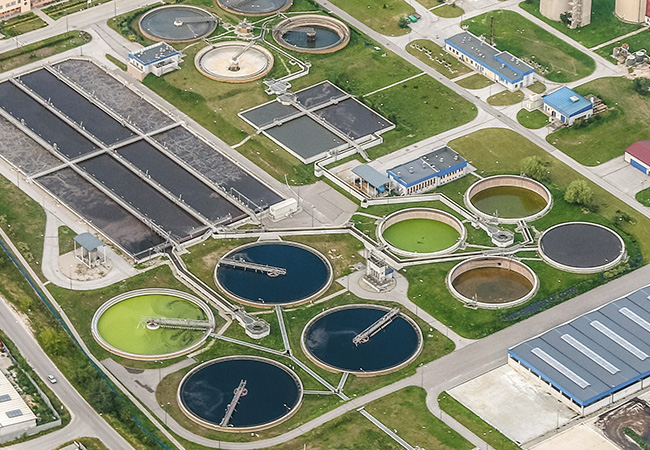 Wastewater treatment plant with round clarifiers